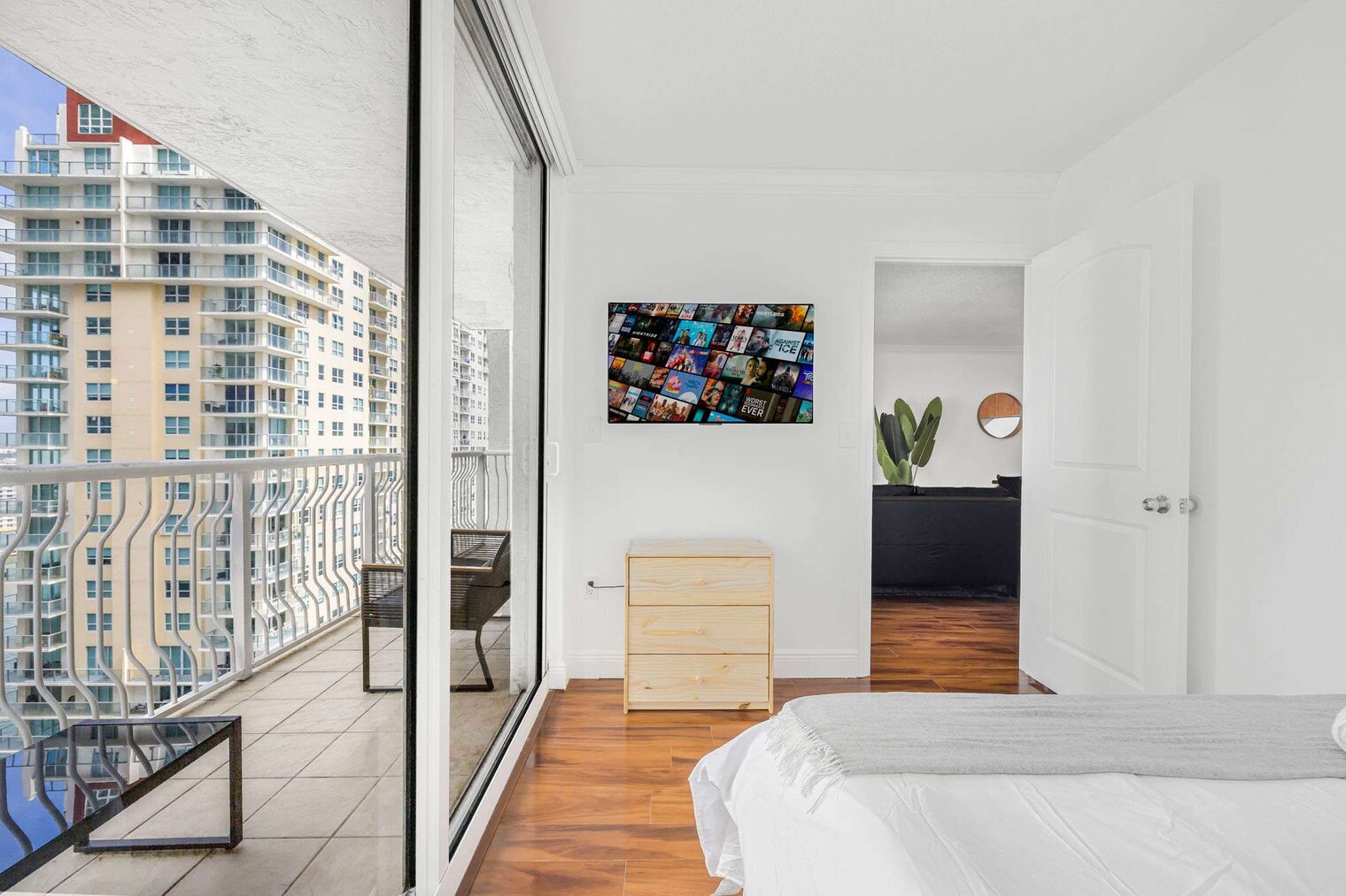 Building Photo - 1 SE 12th St