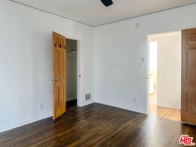 Building Photo - 1449 N Alta Vista Blvd