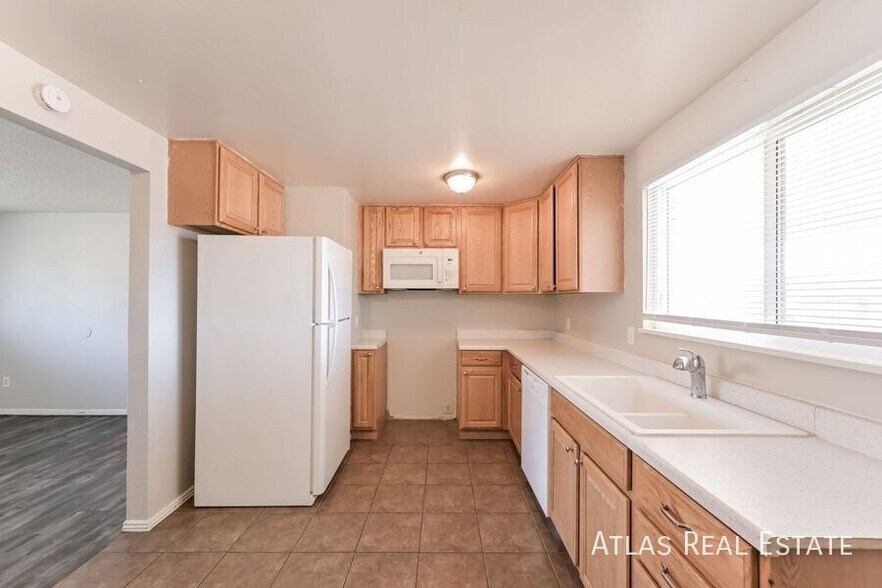 Building Photo - 910 Bishop Ct