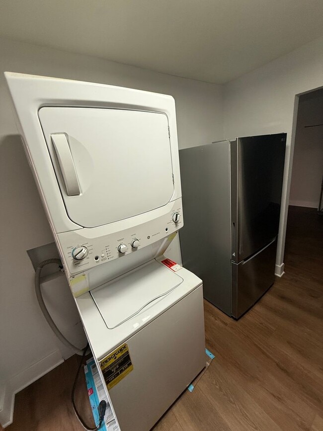 Building Photo - Cozy 2BD 1BTH beautifully updated condo in Suitland ready for move in