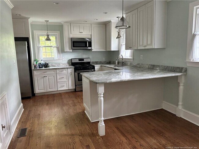 Building Photo - 238 Pinecrest Dr