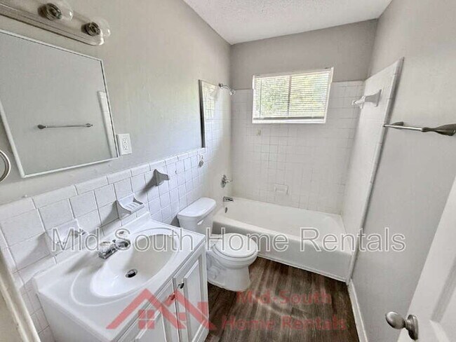 Building Photo - 1733 Gowan Dr