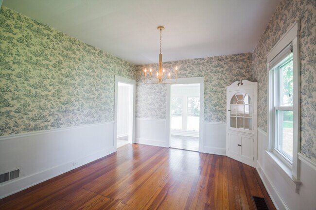 Building Photo - 812 Floral Ave