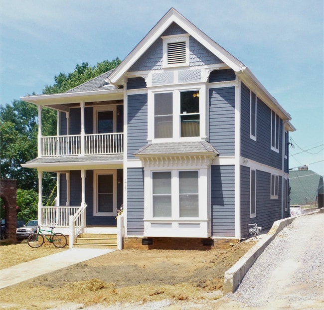 Primary Photo - 1717 Laurel Ave