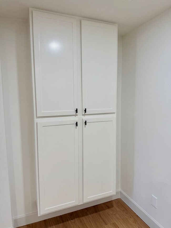 Building Photo - Quiet & Cute! Remodeled 1 Bed, 1 Bath Near...