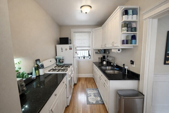 Building Photo - 15 Park Dr