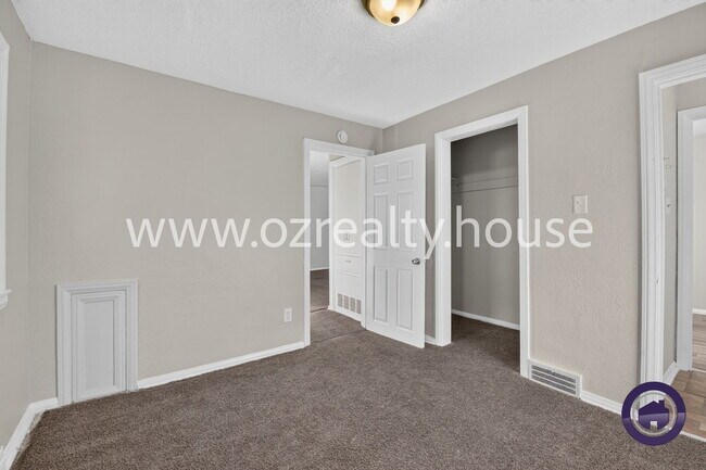 Building Photo - 1263 Crestwood Rd