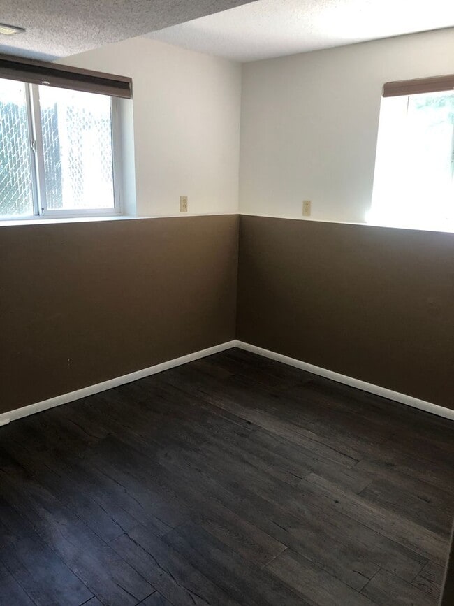 Building Photo - Half of a Duplex Available - 4 Bedroom 2 Bathroom in Lakewood