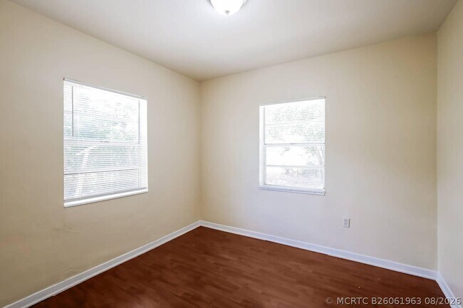 Building Photo - 1815 NE 178th St
