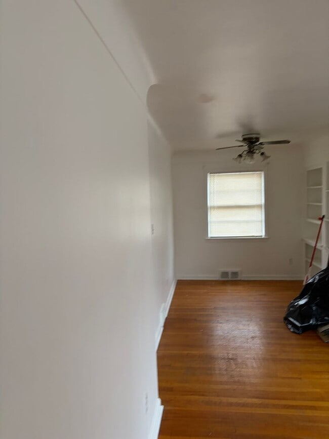 Building Photo - 3 bedroom 1 bath Ranch with basement