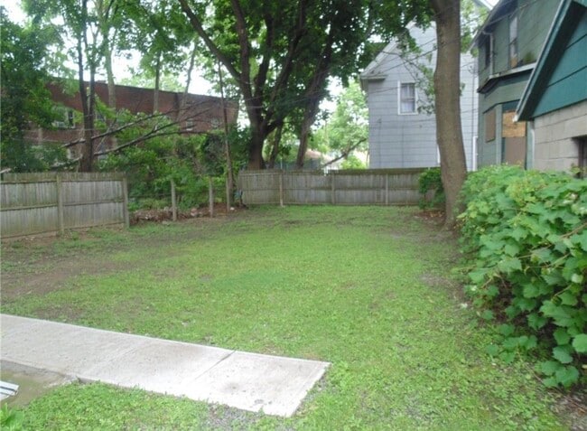 Building Photo - 1540 St Paul St