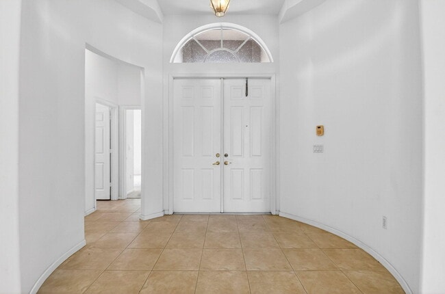 Building Photo - 2431 Westmont Dr