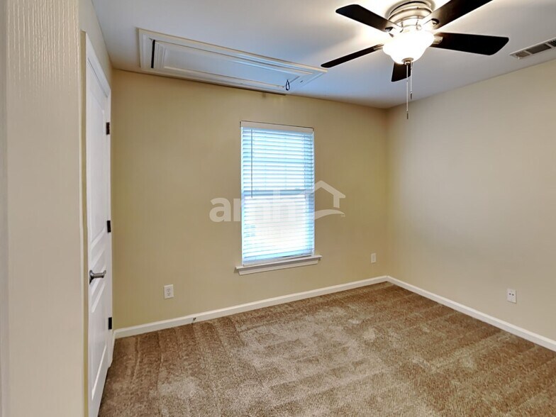 Building Photo - 7860 Keepsake Ln