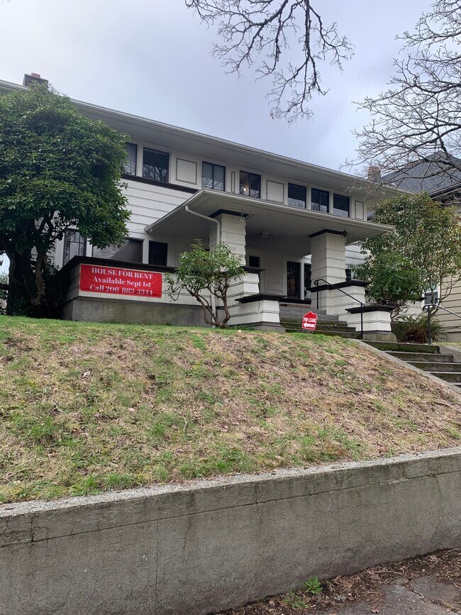 Building Photo - 5011 18th Ave NE