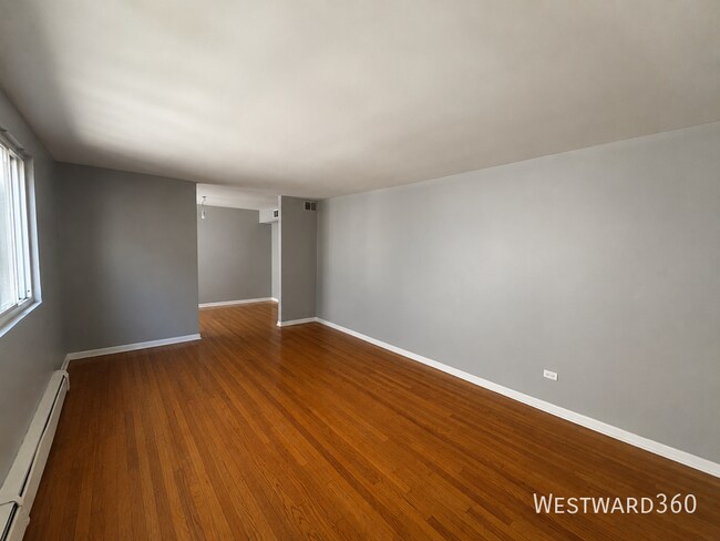 Building Photo - 1624 W Touhy Ave