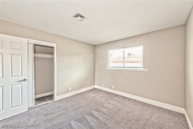 Building Photo - 4421 Hillcrest Ave
