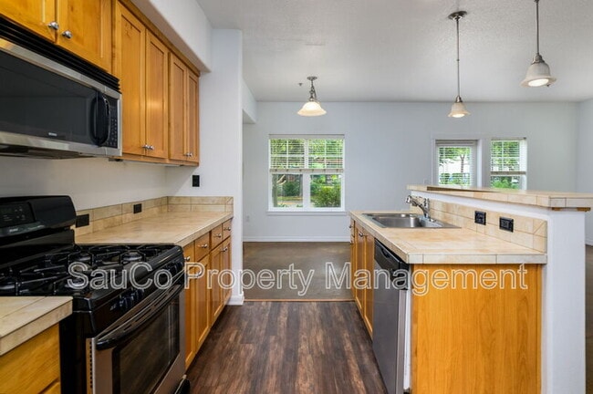 Building Photo - 10651 NE Red Wing Way