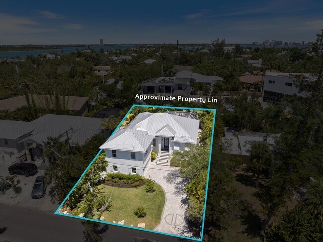 Building Photo - Furnished, Yearly 4bd Home on Siesta Key