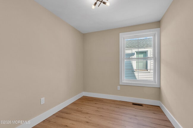 Building Photo - 39 Sea Drift Ave