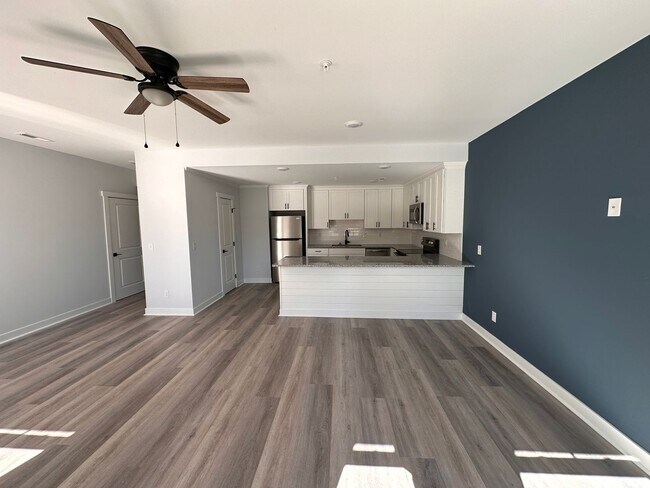 Building Photo - Spacious Two-Bedroom Condo off Masonboro Loop