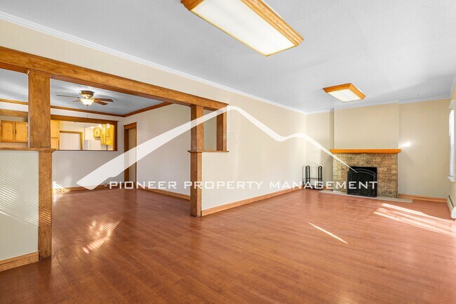 Building Photo - Charming 2 Bedroom Single Family Home