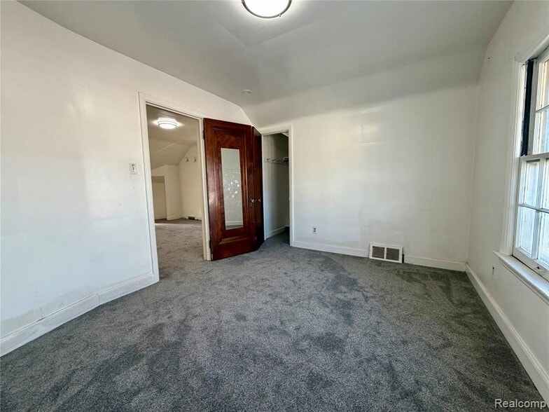 Building Photo - 6120 Middlesex St