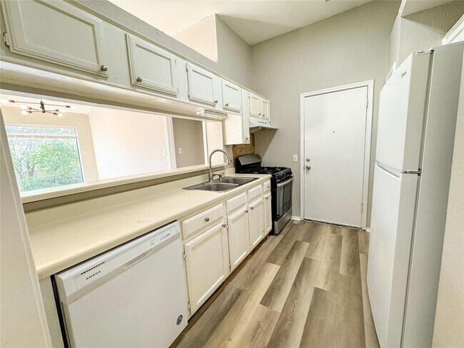 Building Photo - 2315 Windsong Trail