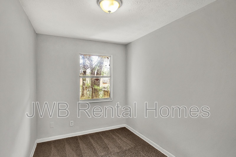 Building Photo - 7213 Ken Knight Dr W