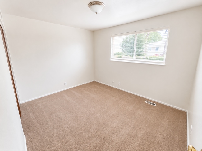 Building Photo - 1435 S 320 E