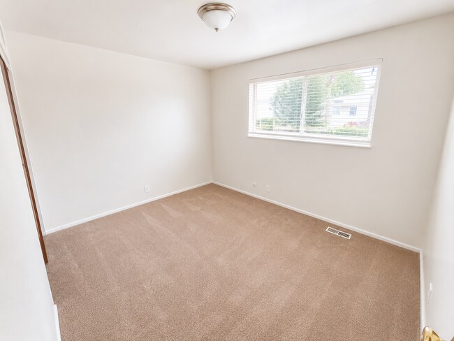 Building Photo - CREC 4 Plex