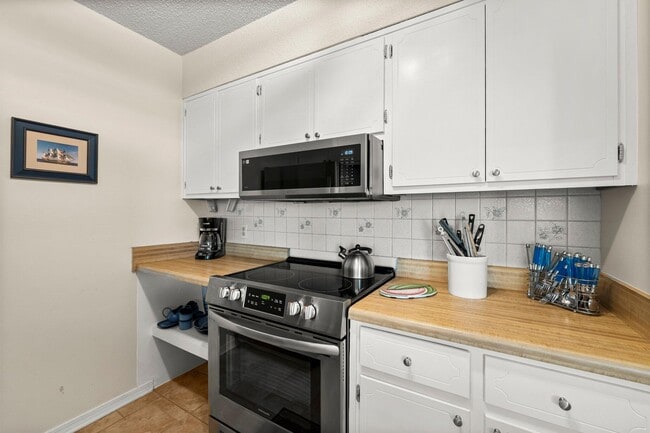 Building Photo - 100 N Myrtle Dr