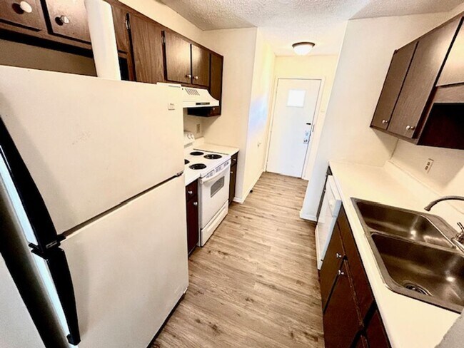Building Photo - Cute and Cozy-ONE BEDROOM/ONE BATH - SOUTH HUNTSVILLE LOCATION -With a $300 Off the first month's...