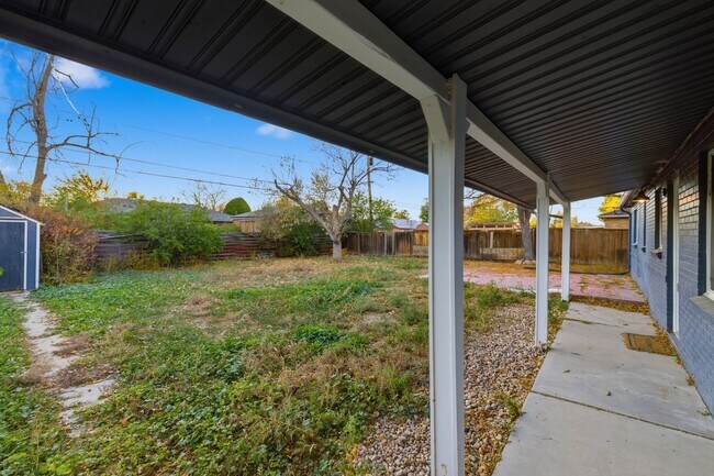 Building Photo - Beautiful 3-Bedroom, 2 Bath Home With Grea...