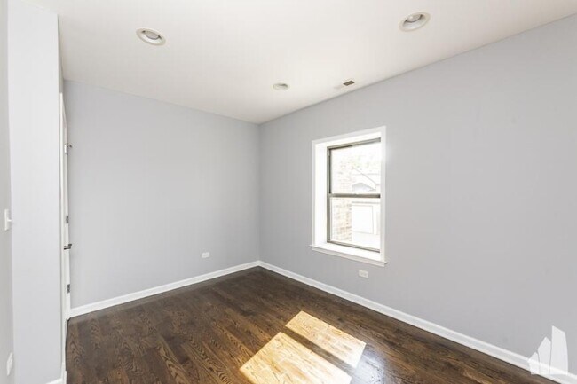 Building Photo - 2 bedroom in Maywood IL 60153