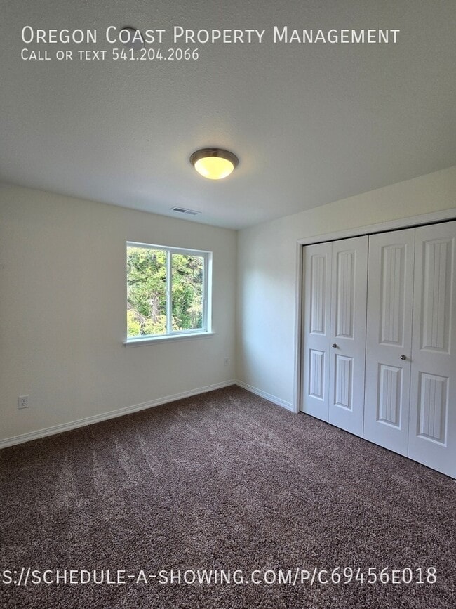 Building Photo - 4822 SW 48th Ct