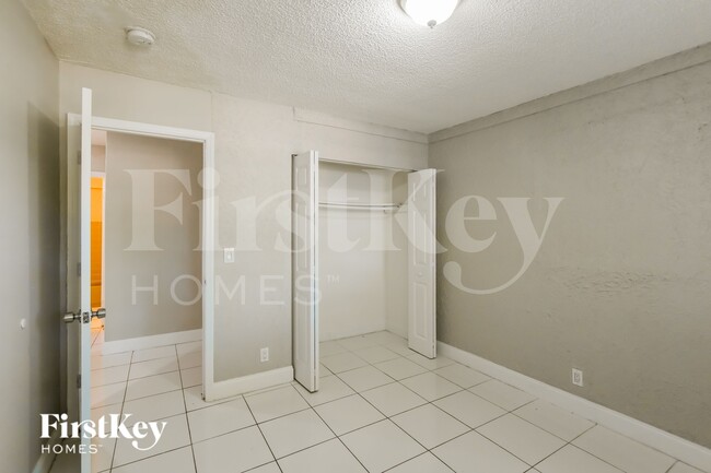 Building Photo - 1389 SW 24th Ave