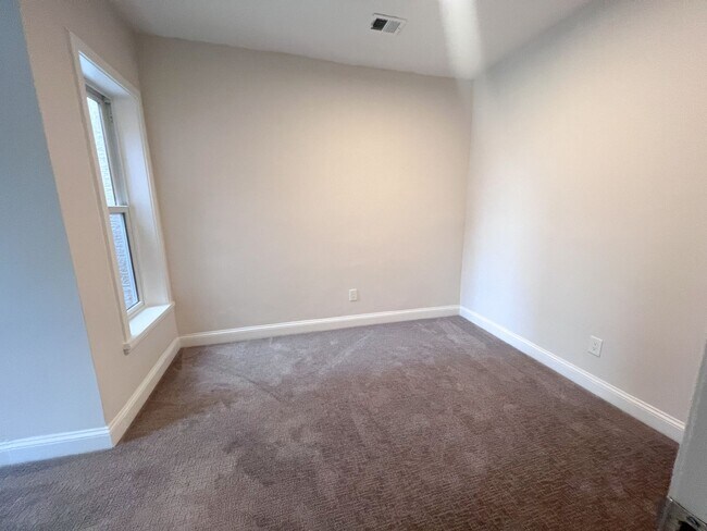 Building Photo - 419 S 17th St