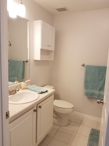 Building Photo - 5692 Bentgrass Dr