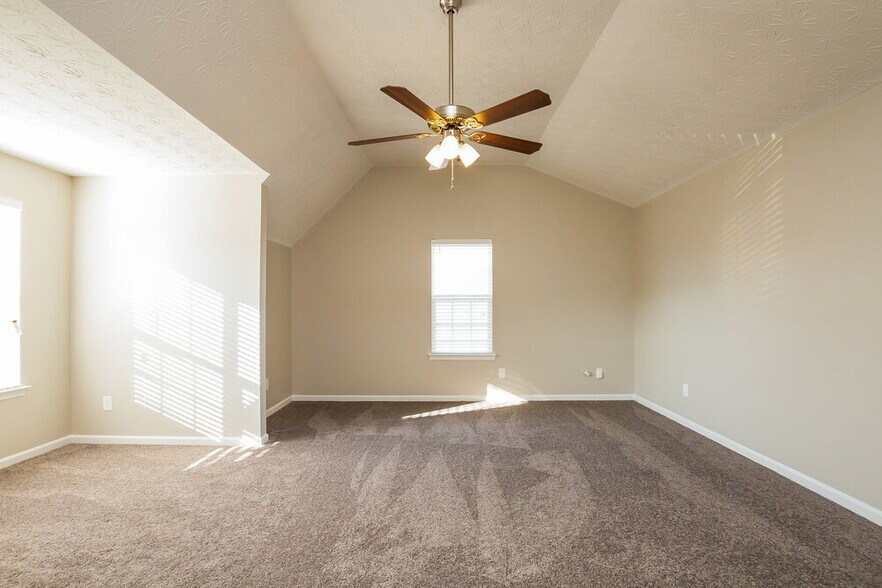 Building Photo - 7033 Tanners Creek Dr