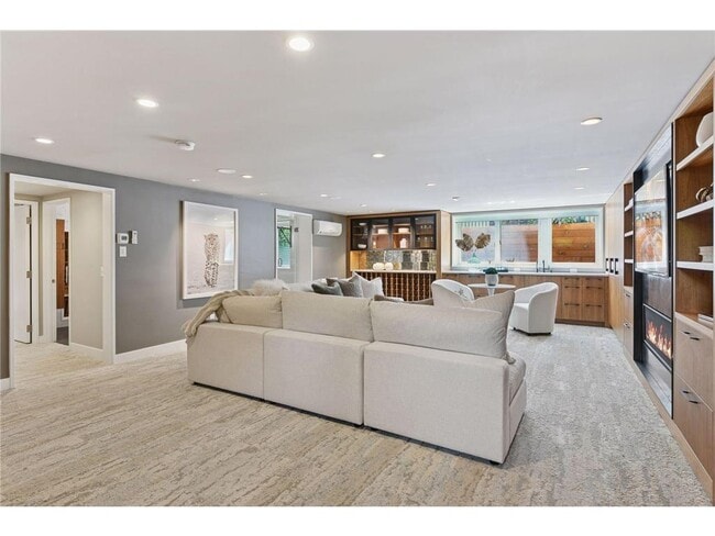 Building Photo - 3933 Zenith Ave S