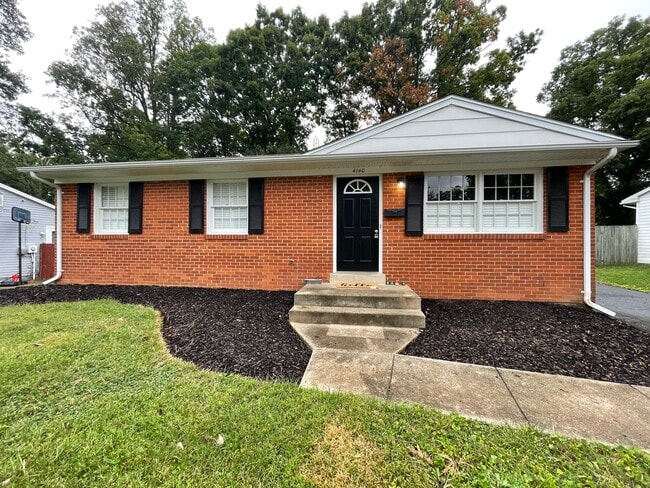 A peek at the front of the house, where everyday life unfolds with comfort and warmth - 4140 Granby Rd