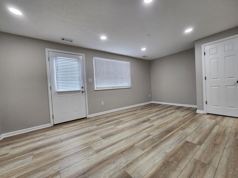 Building Photo - 7497 Stonetrail Way