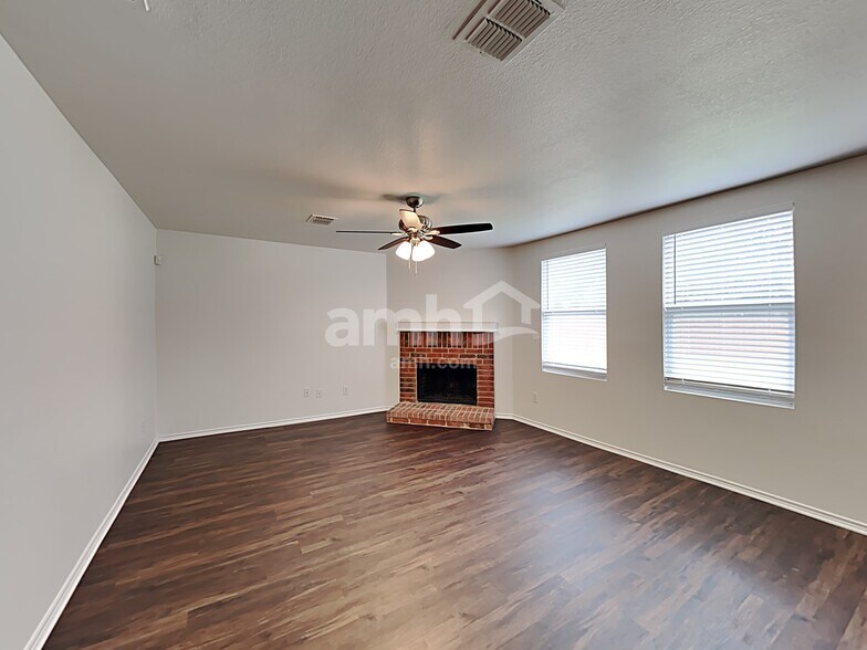 Building Photo - 8307 River Bluffs Dr