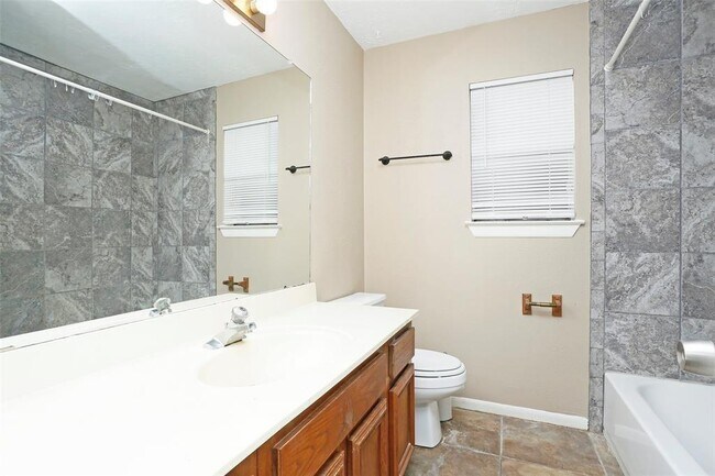Building Photo - 21623 Park York Dr