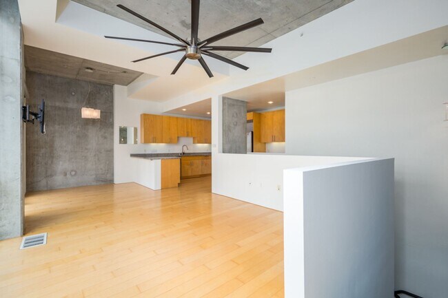 Building Photo - 2 bedroom 2 story East Village loft at Fah...