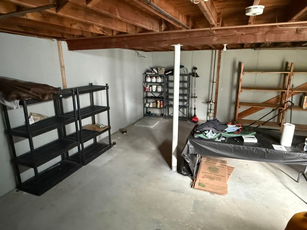 Building Photo - 384 Huse Rd