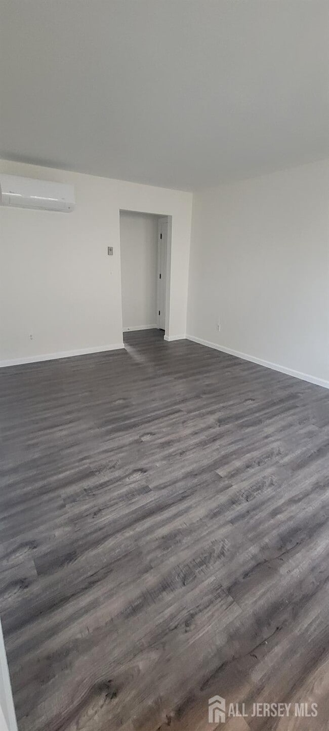 Building Photo - 358 Raritan St