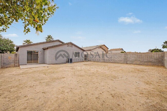 Building Photo - 1004 E Cowboy Cove Trail