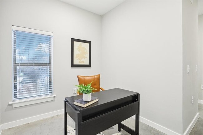 Building Photo - 2505 Thornton Rd