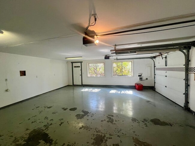 Building Photo - 5 Bedroom in Gated Birch Bay Community!